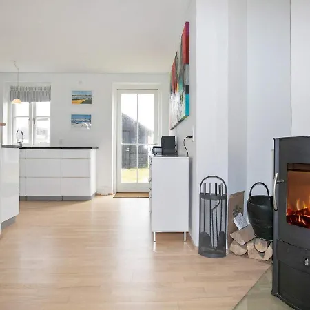 8 Person In L Kken Norre Lyngby