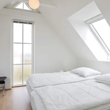 8 Person In L Kken Norre Lyngby